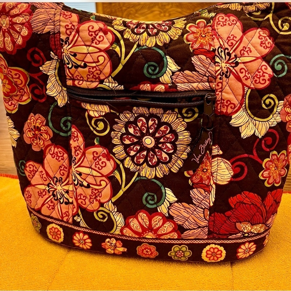 Vera Bradley Flower Shoulder Bag Red
Flower Pattern